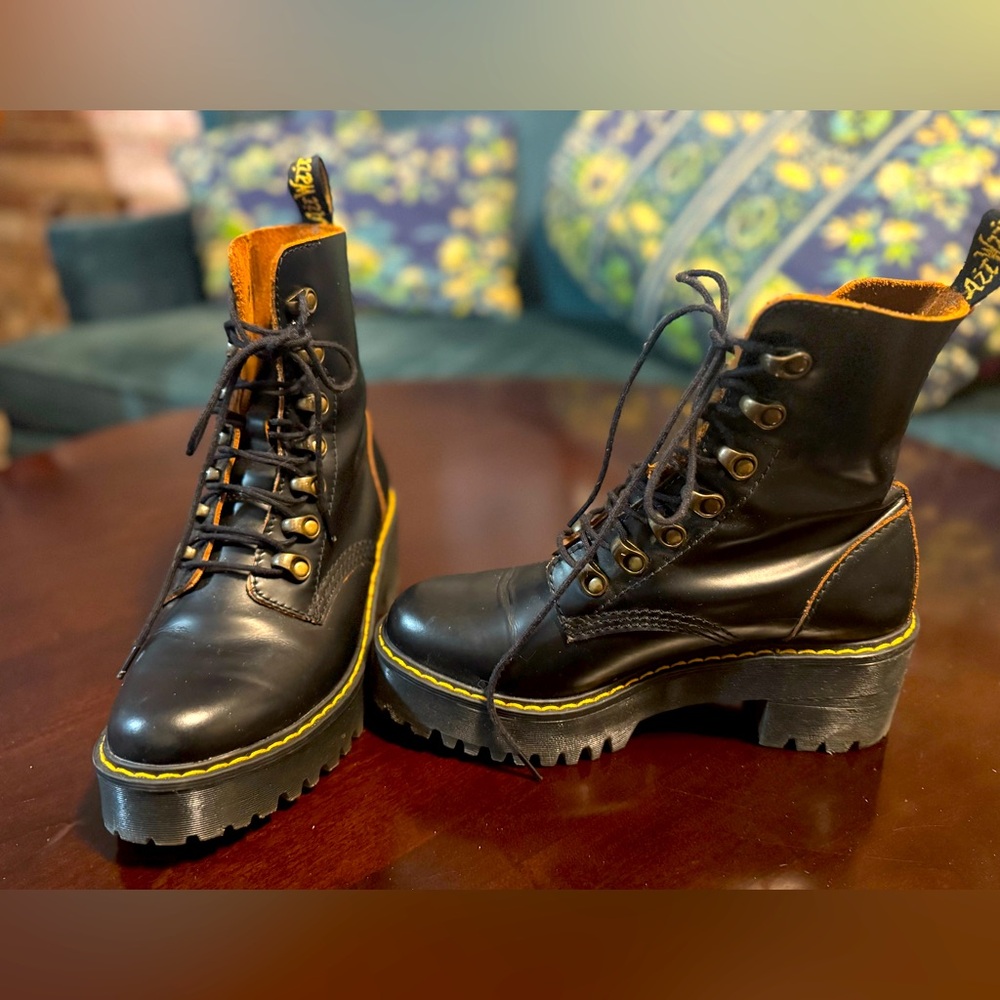 Dr. Martens Black Leather Leonas Women’s 6 (gently used)